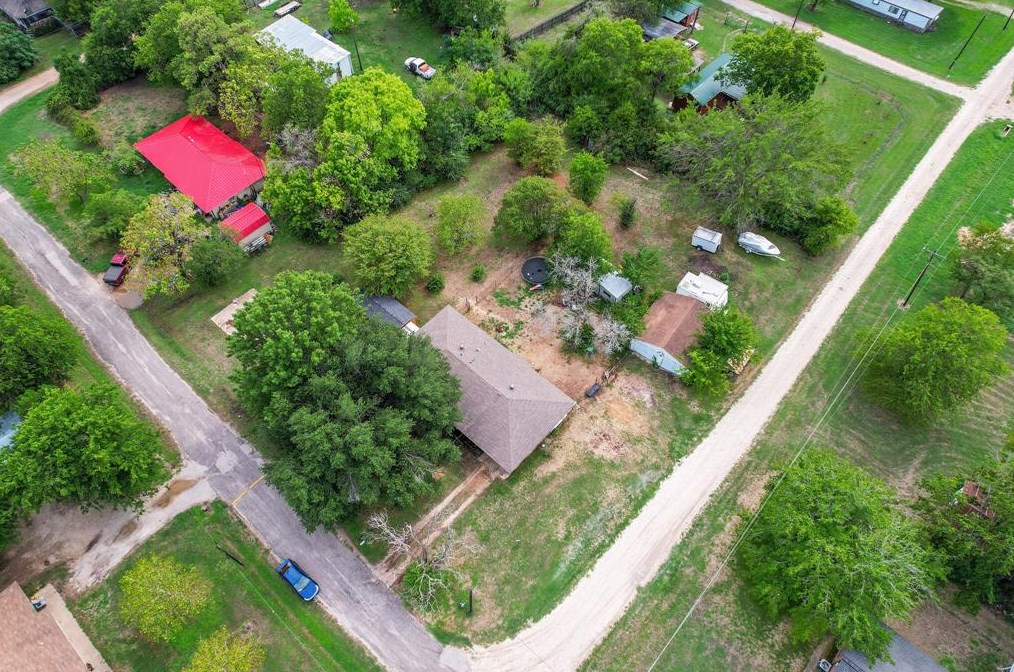 302 Runnels Ave, Stewards Mill, TX 75859-8060