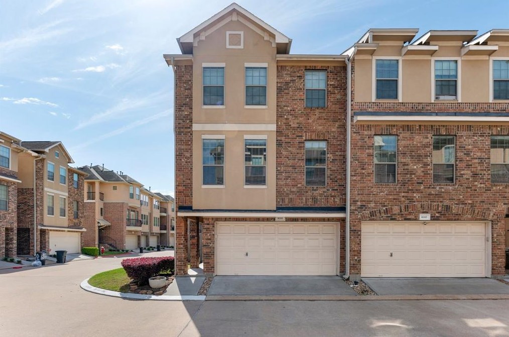 8101 Silverton Creek Ln, Houston, TX 77040-5152