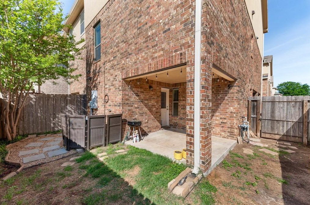 8101 Silverton Crk Ln, Houston TX  77040-5152 exterior