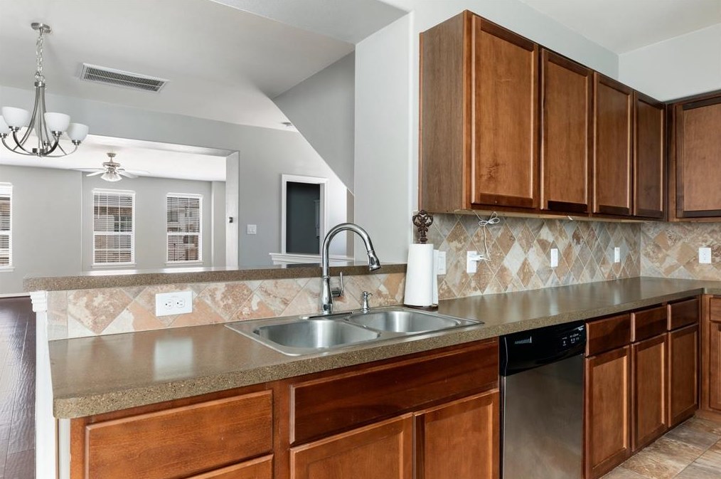 8101 Silverton Crk Ln, Houston TX  77040-5152 exterior