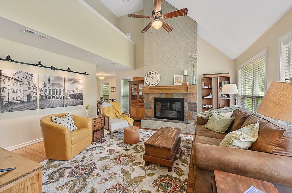 1708 Emerald Pkwy, College Station, TX 77845-5543
