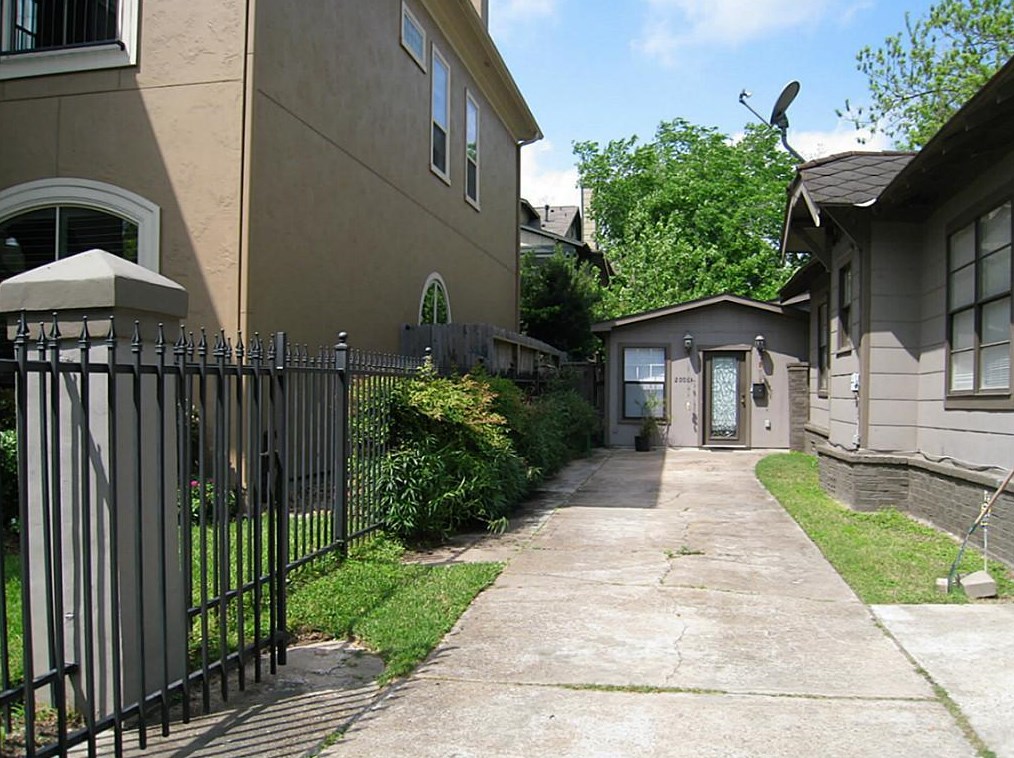 2008 Woodhead St, Houston, TX 77019-6126