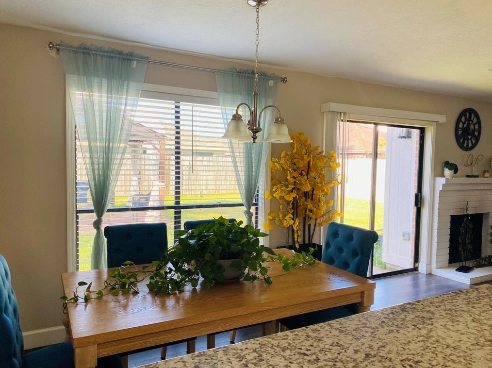 15506 Scenic Hvn Dr, Houston TX  77083-5451 exterior