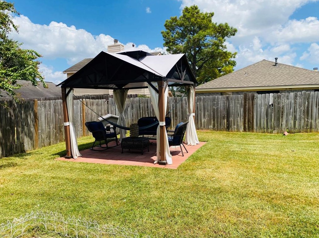 15506 Scenic Hvn Dr, Houston TX  77083-5451 exterior