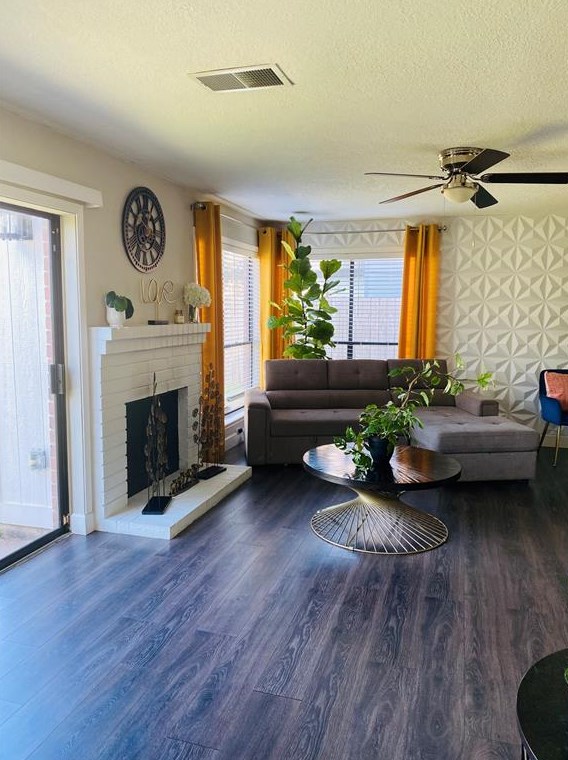 15506 Scenic Hvn Dr, Houston TX  77083-5451 exterior