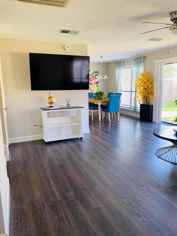 15506 Scenic Hvn Dr, Houston TX  77083-5451 exterior