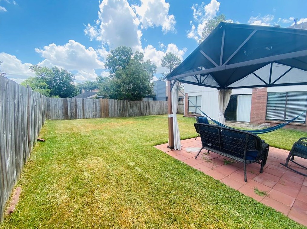 15506 Scenic Hvn Dr, Houston TX  77083-5451 exterior