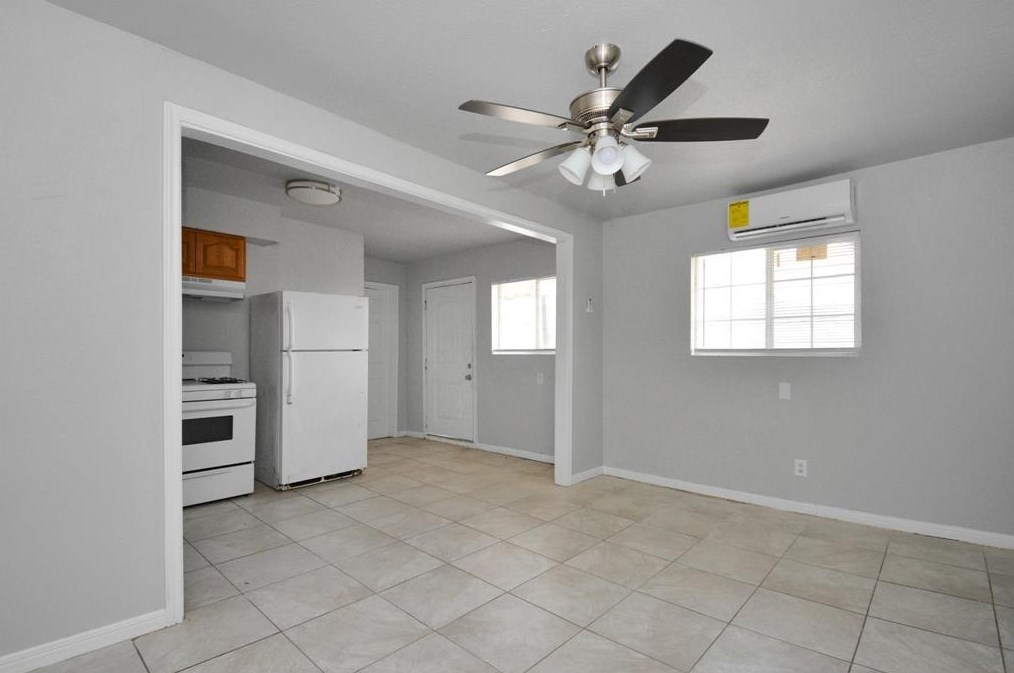 8127 Colonial Ln #4, Houston, TX 77051
