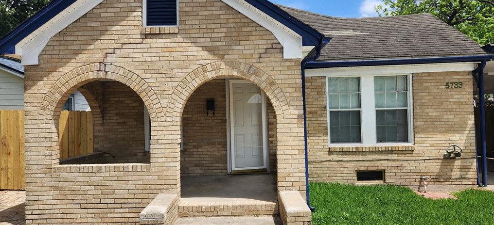 5733 Dorbrandt St, Houston, TX 77023