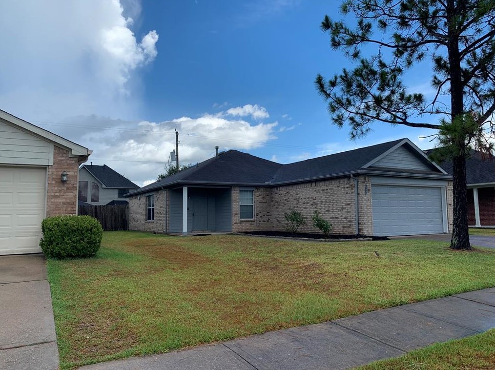3011 Centennial Village Dr, Pearland, TX 77584