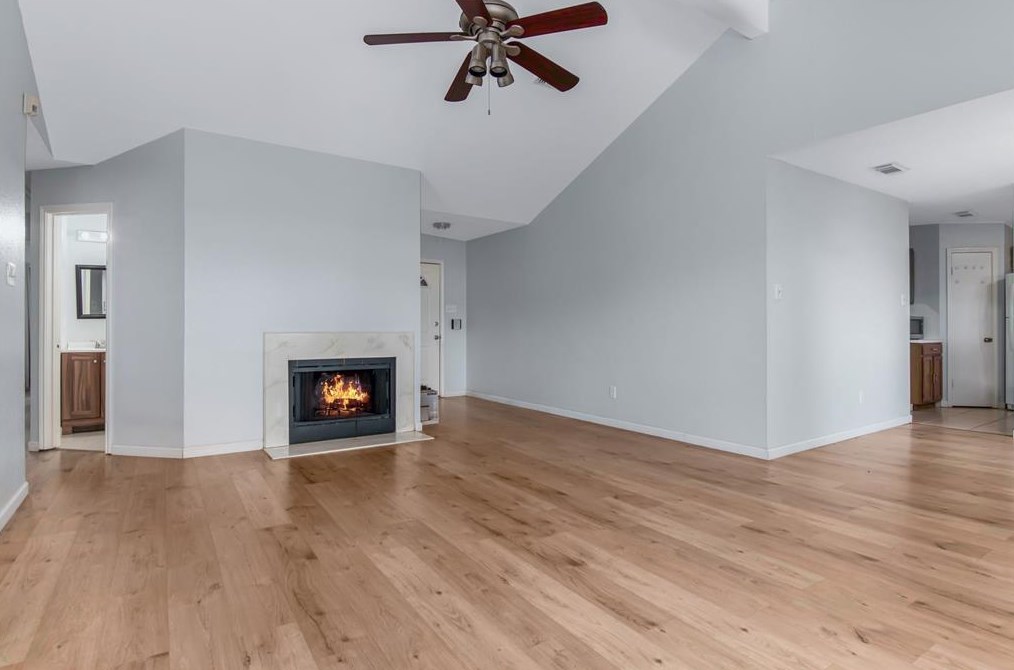 9450 Gulf Bridge St, Houston, TX 77075-5015