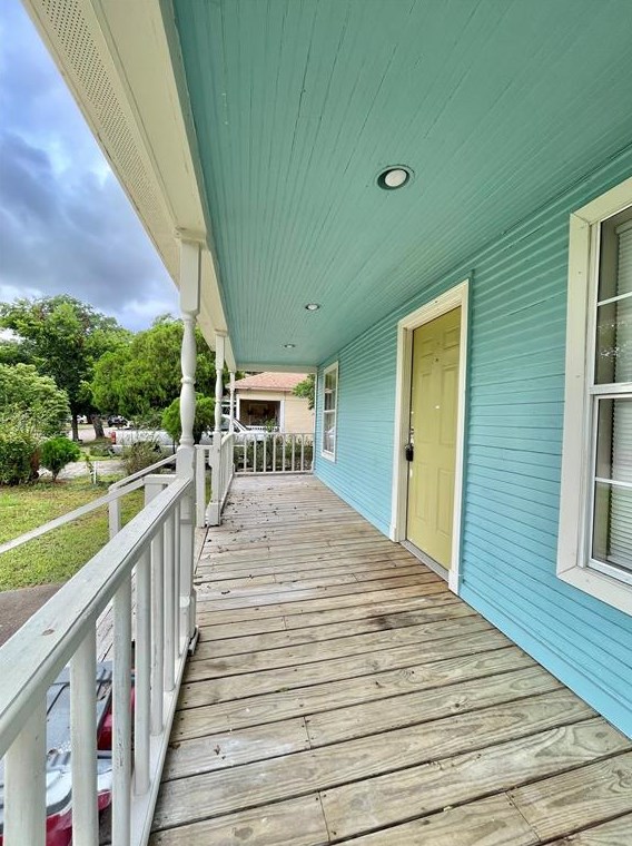 419 W 1st St, Jones Creek, TX 77541