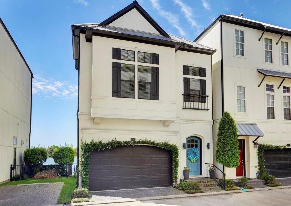 8919 Lakeshore Bend Dr, Houston TX  77080-6043 exterior