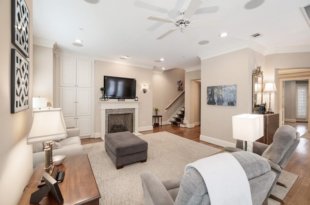 1372 Lake Pointe Pkwy, Sugar Land TX 77478-3996 exterior