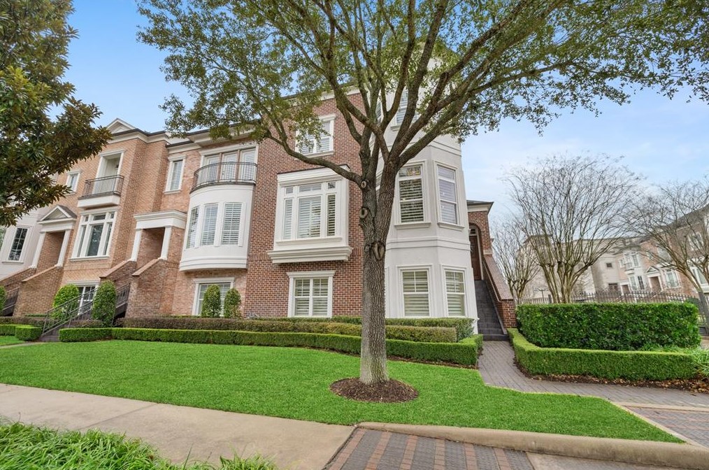 1372 Lake Pointe Pkwy, Sugar Land, TX 77478-3996