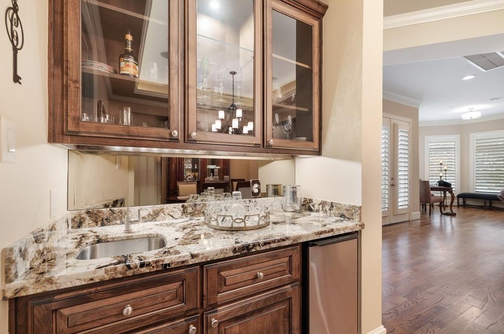 1372 Lake Pointe Pkwy, Sugar Land TX 77478-3996 exterior