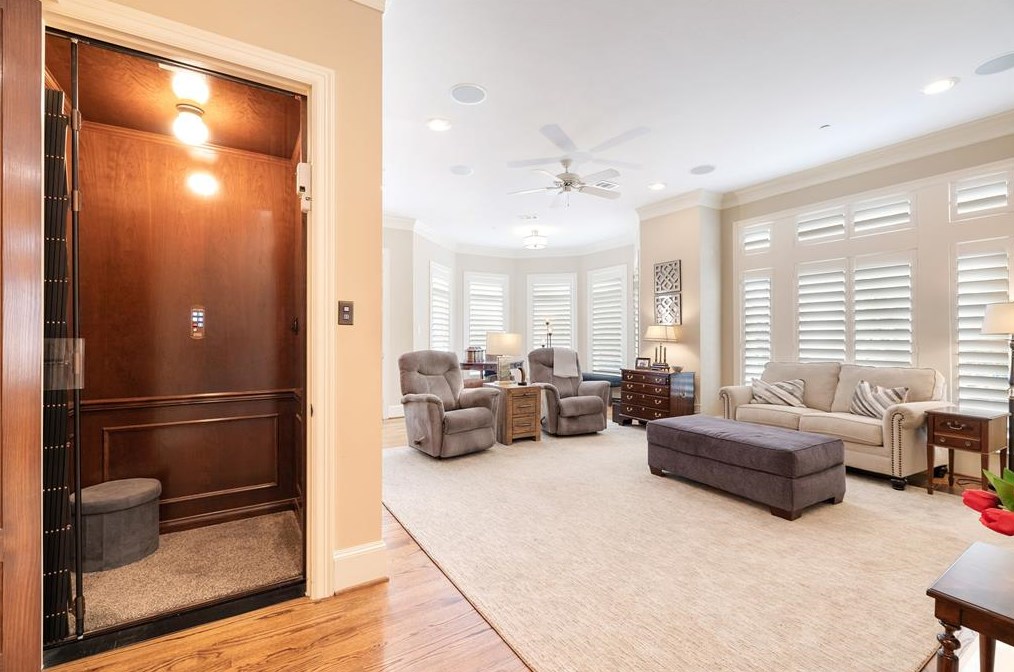 1372 Lake Pointe Pkwy, Sugar Land TX 77478-3996 exterior