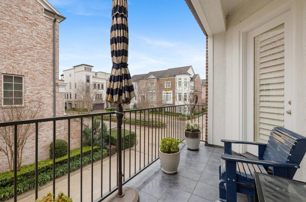 1372 Lake Pointe Pkwy, Sugar Land TX 77478-3996 exterior