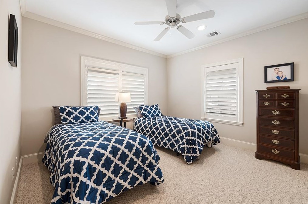 1372 Lake Pointe Pkwy, Sugar Land TX 77478-3996 exterior