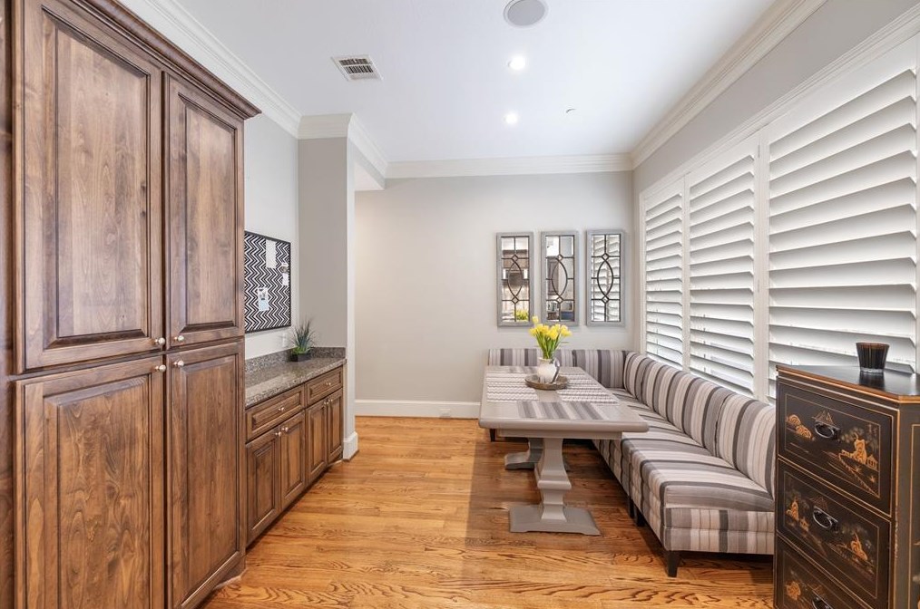 1372 Lake Pointe Pkwy, Sugar Land TX 77478-3996 exterior