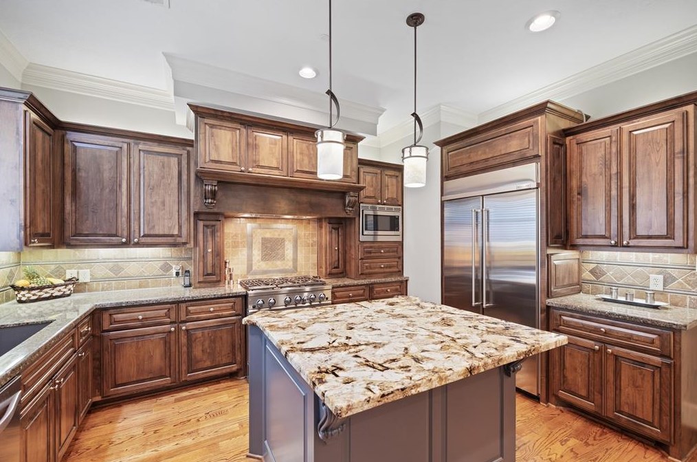 1372 Lake Pointe Pkwy, Sugar Land TX 77478-3996 exterior