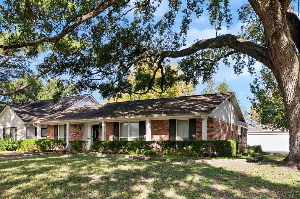 7802 Locke Ln, Houston, TX 77063-3117