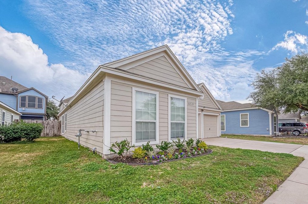 16515 Strathmore Manor Ln, Houston, TX 77090