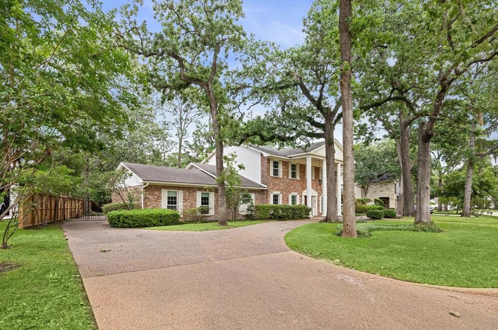 514 Stoneleigh Dr, Houston, TX 77079-6923