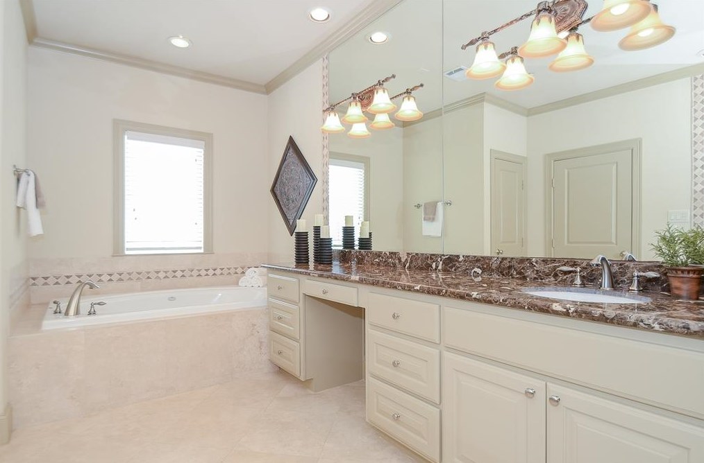 1368 Lake Pointe Pkwy, Sugar Land TX  77478-3996 exterior