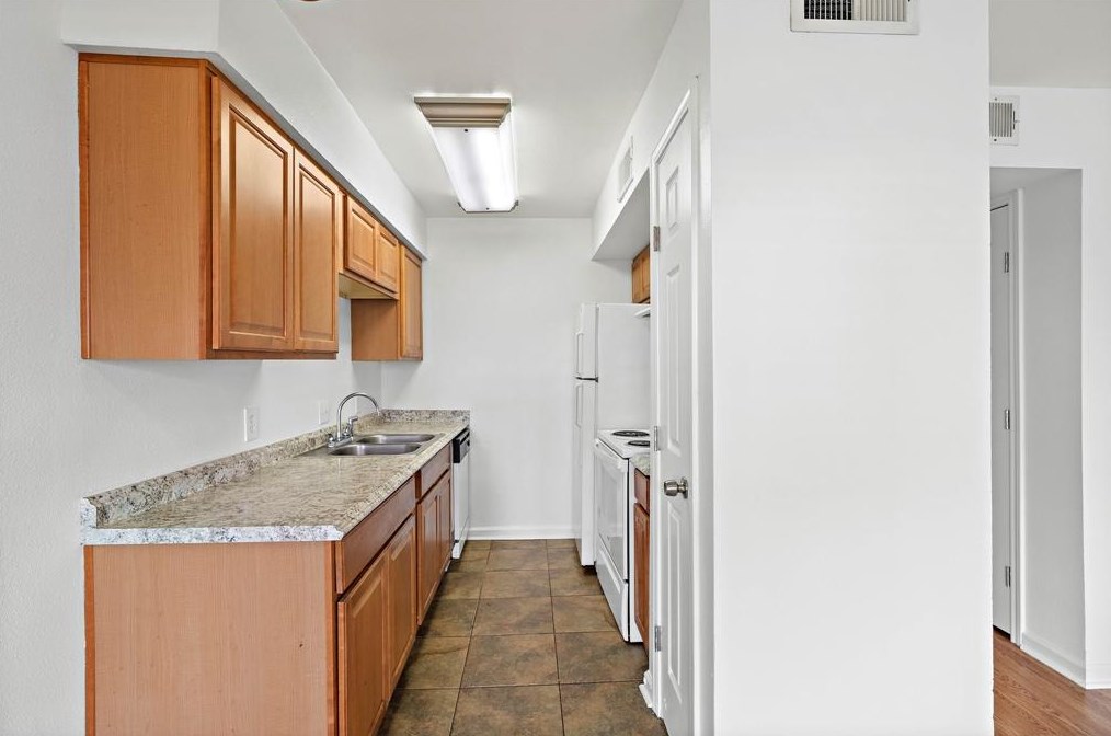 2828 61st St #108, Galveston, TX 77551