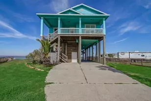 1035 Rollover Cir, Gilchrist, TX 77617 - Photo 10