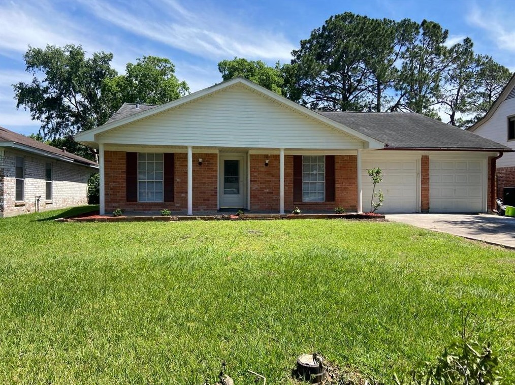1815 Westwood Dr, Stafford, TX 77477