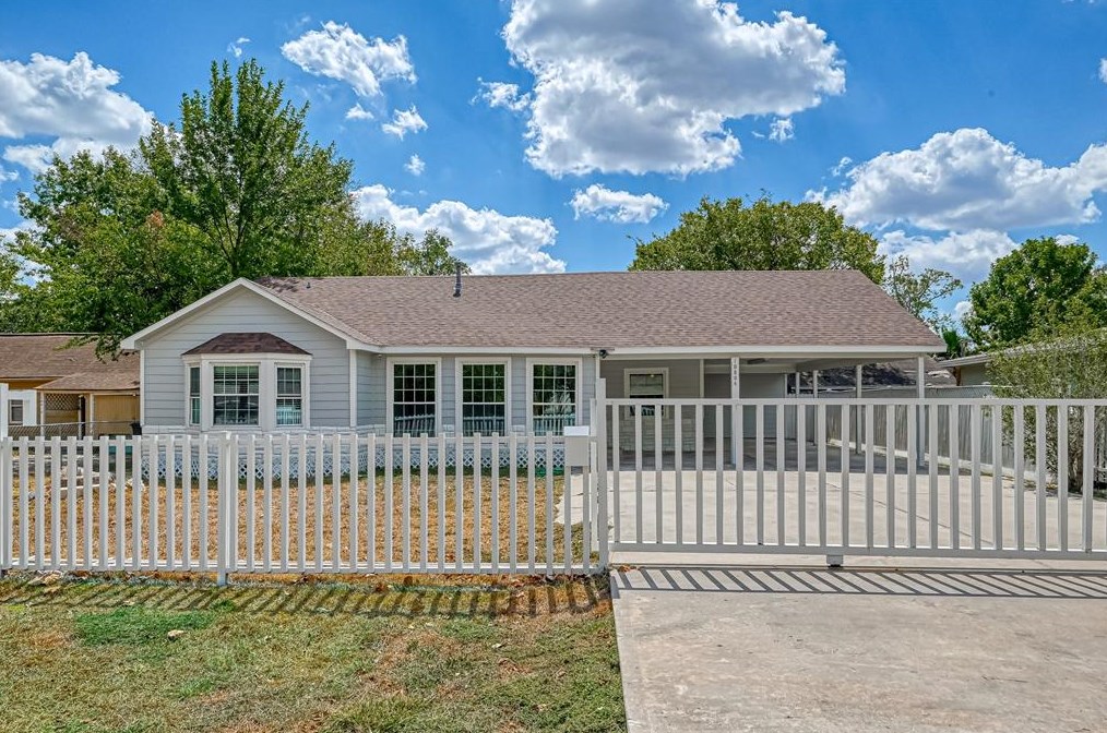 10804 Flaxman St, Houston, TX 77029-2802