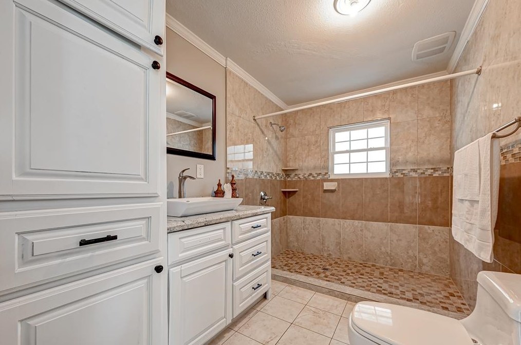 10804 Flaxman St, Houston TX  77029-3755 exterior