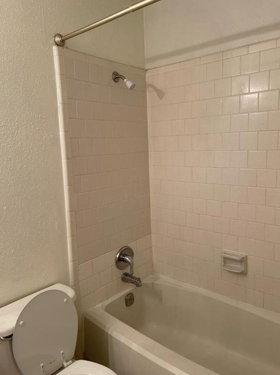 10855 Meadowglen Ln, Houston TX  77042-4000 exterior