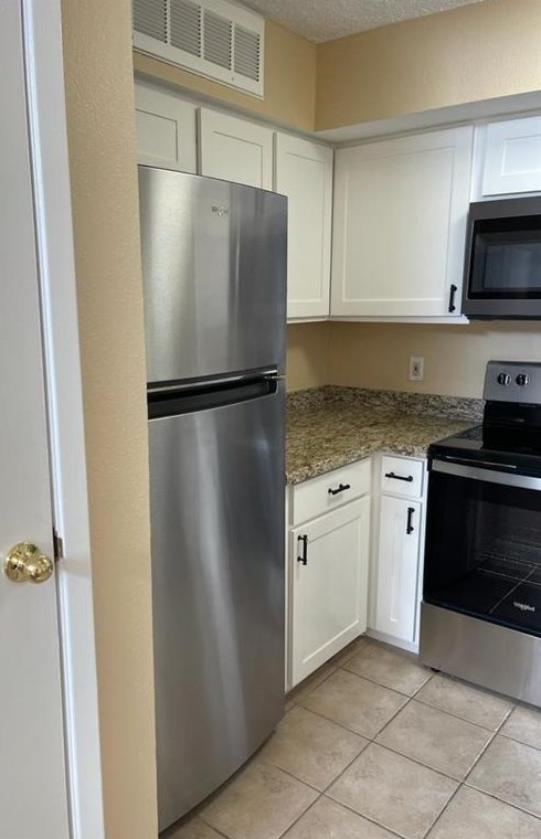 10855 Meadowglen Ln, Houston TX  77042-4000 exterior