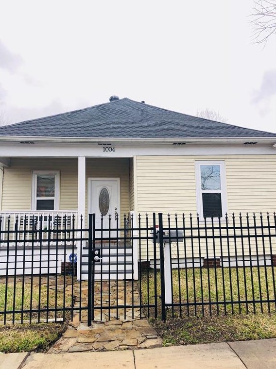 1004 Panama St, Houston, TX 77009