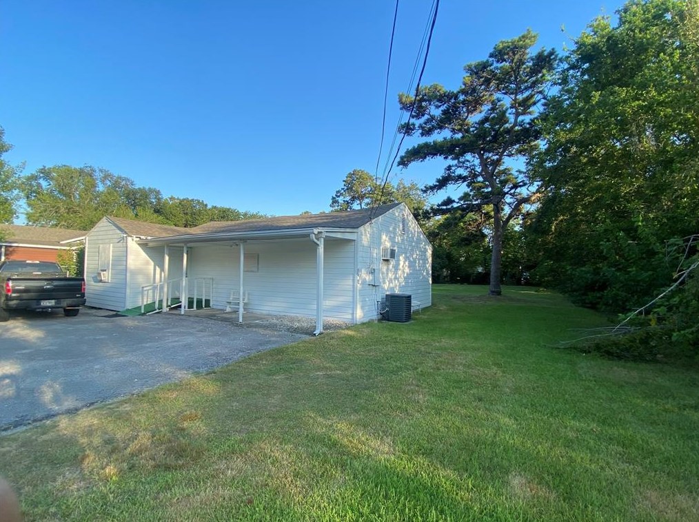 7506 Carothers St, Houston, TX 77028-2444