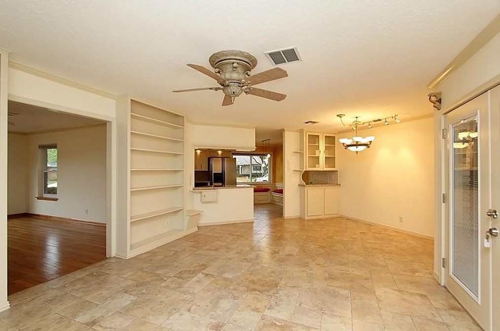 2303 T C Jester Blvd, Houston TX  77008-1356 exterior