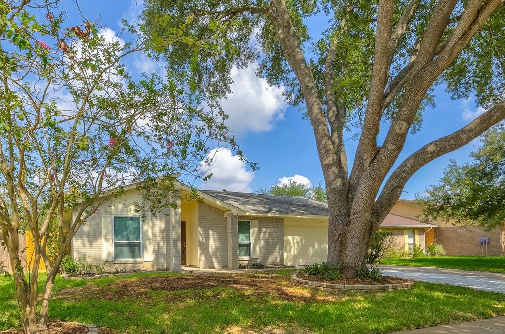 459 Buoy Rd, Houston, TX 77598-2504