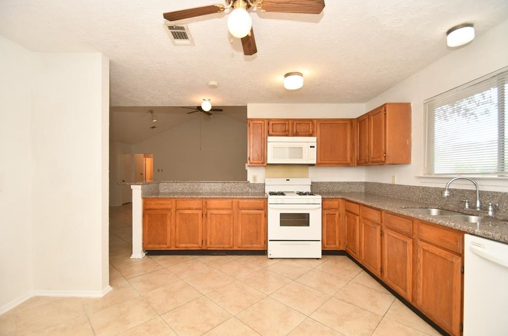2738 Sicklepod Dr, Houston TX  77084-4327 exterior