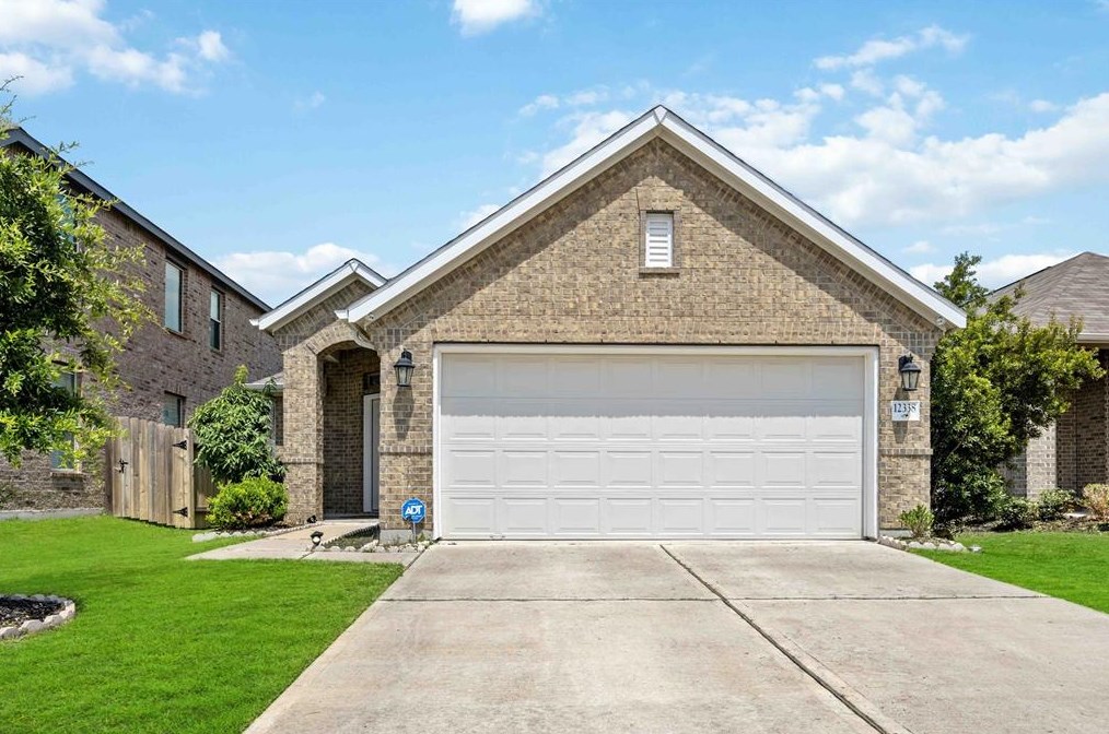 12338 Summerbrook Dr, Houston, TX 77066