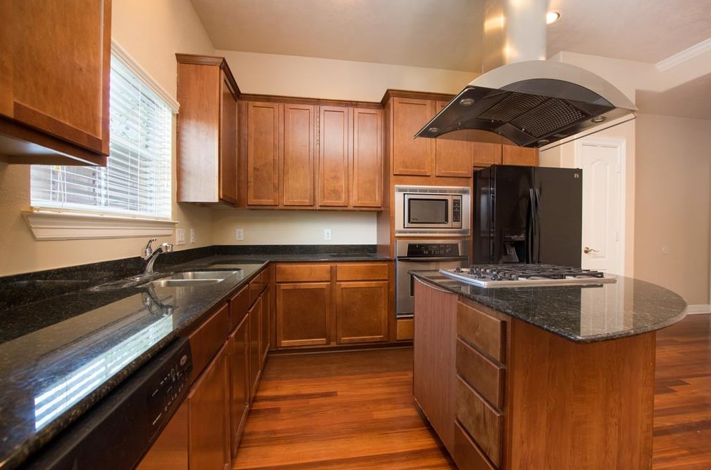 907 Mckinney Park Ln, Houston TX  77003-3642 exterior