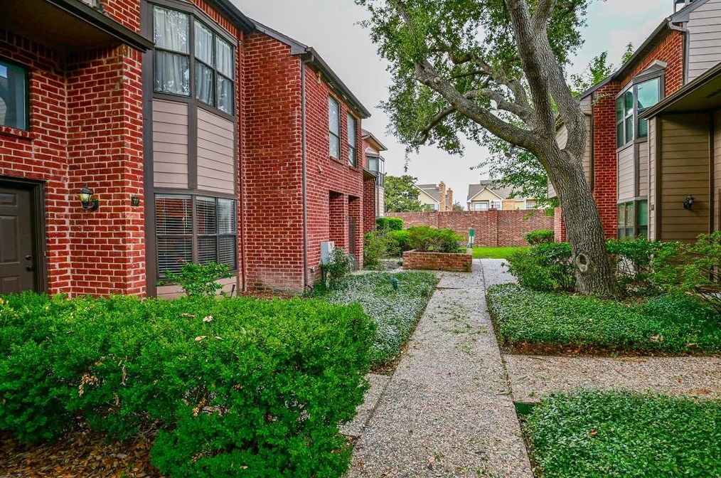 7447 Cambridge St Apt 77, Houston, TX 77054
