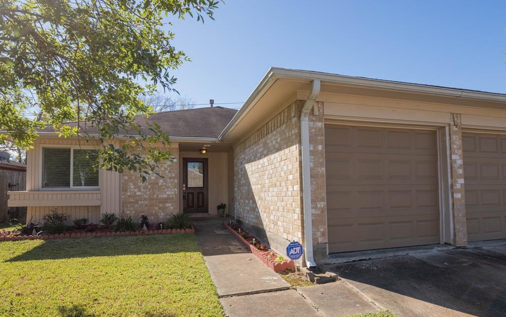 11963 Firebird Dr, Houston, TX 77099-4050