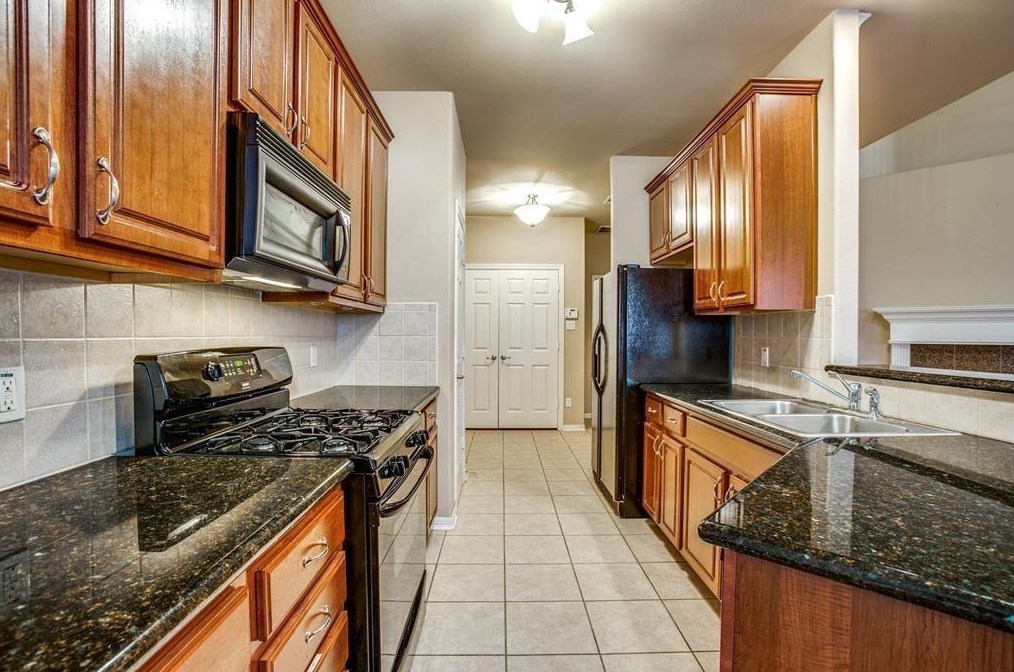 2865 Westhollow Dr, Houston TX  77082-3300 exterior