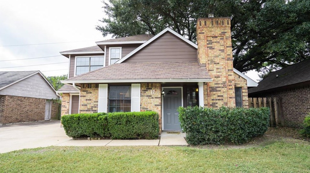 17 Regency Ln, Houston, TX 77088