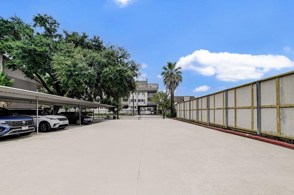 1818 Augusta Dr, Houston TX  77057-3106 exterior