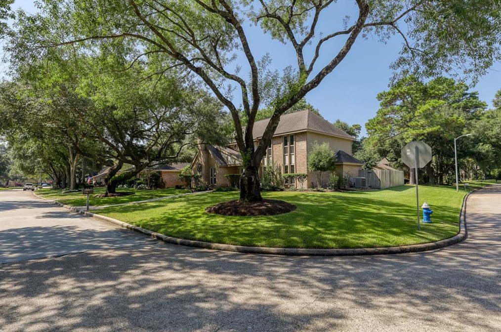 3615 Woodbridge Dr, Humble, TX 77339-1967