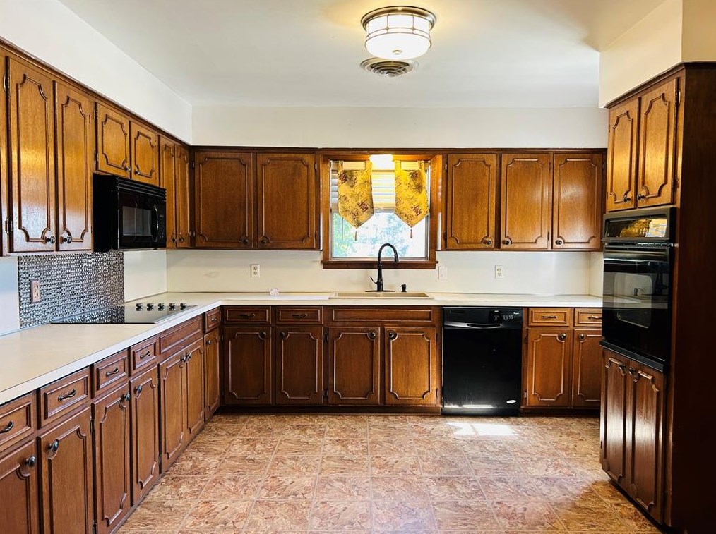 396 Spinn St, Brenham TX  77833-5391 exterior